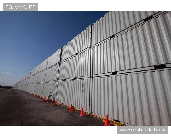 足球隔离带材料进化史：从金属栅栏到复合型屏障