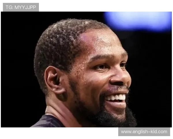 杜兰特三节轻松出击13投8中斩获21分4篮板5助攻正负值7表现亮眼